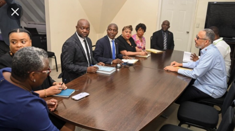 À droite, le Premier Ministre Alix Didier Fils-Aimé en visite au CEP le 20 Mai 2025.